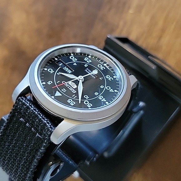 Seiko 5 Automatic 21 Jewels Analog Day/Date Field Watch - 7S26-02J0 - Picture 8 of 8